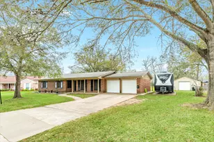 112 Blossom St, Lake Jackson, TX 77566 - Photo 4