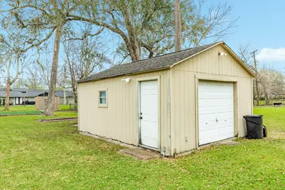 112 Blossom Street, Lake Jackson, TX 77566 - Photo 28