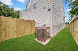968 South Ln, Houston, TX 77088 - Photo 10