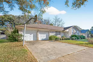 1215 Easy St, Rosenberg, TX 77471 - Photo 2