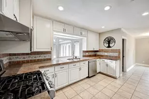 6107 Queenswood Ln, Houston, TX 77008 - Photo 8