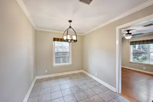 6107 Queenswood Ln, Houston, TX 77008 - Photo 10