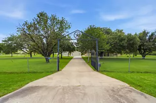 2243 Green Meadows Dr, Sealy, TX 77474 - Photo 4