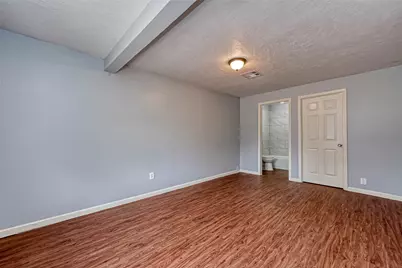 5431 Willow Glen Drive, Houston, TX 77033 - Photo 16