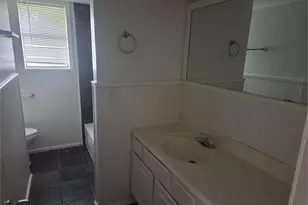8762 Mickleton Dr, Houston, TX 77088 - Photo 10