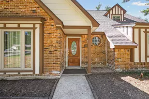 614 Orangewood Dr, Conroe, TX 77302 - Photo 2