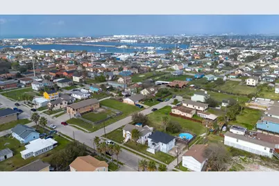 2210 67th Street, Galveston, TX 77551 - Photo 42