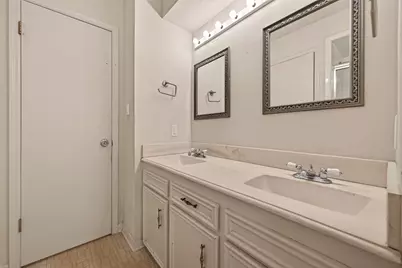 1823 Pinewood Court, Sugar Land, TX 77498 - Photo 32