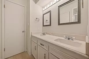 1823 Pinewood Ct, Sugar Land, TX 77498 - Photo 32