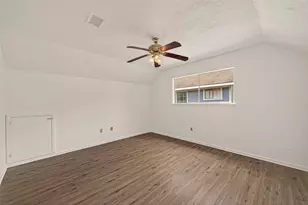 1823 Pinewood Ct, Sugar Land, TX 77498 - Photo 24