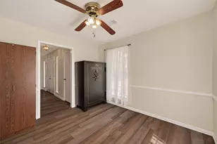 1823 Pinewood Ct, Sugar Land, TX 77498 - Photo 8