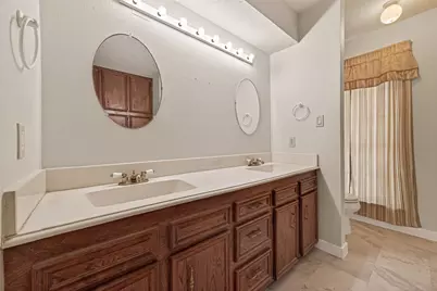 1823 Pinewood Court, Sugar Land, TX 77498 - Photo 38