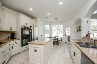 14 Guinevere Place, The Woodlands, TX 77384 - Photo 8