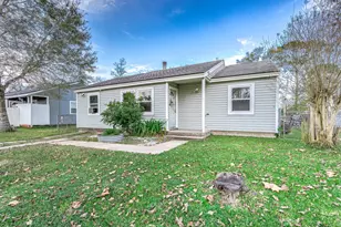 745 Kyle St, Angleton, TX 77515 - Photo 22