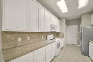 171 N Burberry Park Cir, The Woodlands, TX 77382 - Photo 8