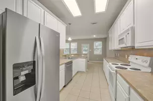 171 N Burberry Park Cir, The Woodlands, TX 77382 - Photo 12