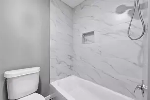 12111 Lemon Ridge Ln, Houston, TX 77035 - Photo 10