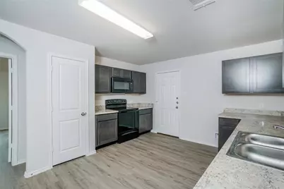 415 Brushback Drive, Huntsville, TX 77320 - Photo 2