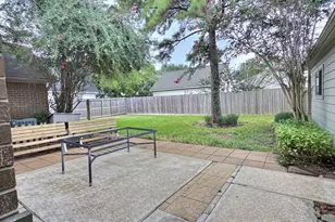 305 Oak Creek Ct, League City, TX 77573 - Photo 24