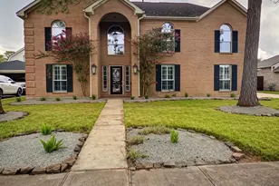305 Oak Creek Ct, League City, TX 77573 - Photo 2