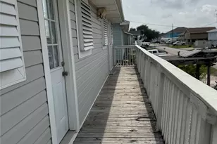 662 Warsaw St, Galveston, TX 77563 - Photo 4