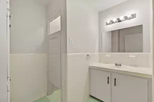 365 Piney Point Rd, Houston, TX 77024 - Photo 16