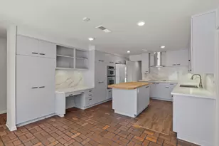 365 Piney Point Rd, Houston, TX 77024 - Photo 10