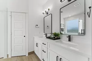 8302 Springwood Cyn Ln, Houston, TX 77055 - Photo 20