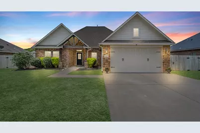 305 Poppy Street, Lake Jackson, TX 77566 - Photo 2