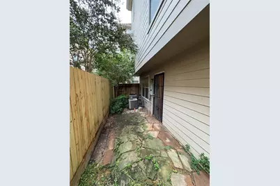 2614 Enclave At Shady Acres Court, Houston, TX 77008 - Photo 14
