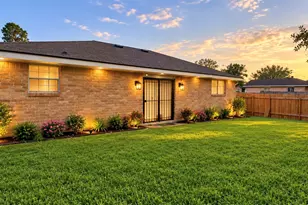 4749 E Ridge Creek Dr, Houston, TX 77053 - Photo 10