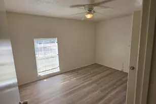 4749 E Ridge Creek Dr, Houston, TX 77053 - Photo 4