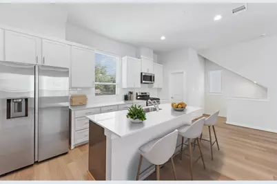 1013 Erin Street #V, Houston, TX 77009 - Photo 6