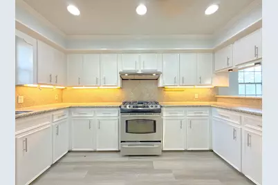 5926 Queensgate Drive, Houston, TX 77066 - Photo 12