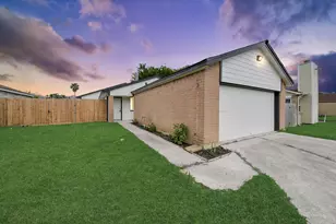 5212 Willowview Dr, Baytown, TX 77521 - Photo 1