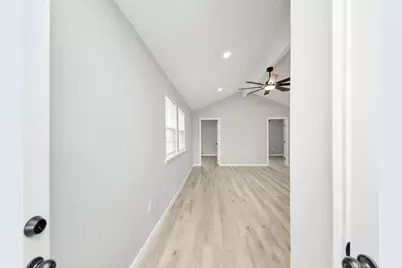 5212 Willowview Drive, Baytown, TX 77521 - Photo 4