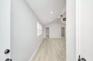 5212 Willowview Dr, Baytown, TX 77521 - Photo 4