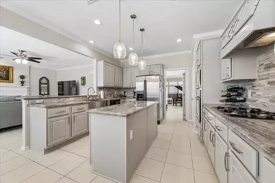 13902 Mill Garden Court, Houston, TX 77059 - Photo 18