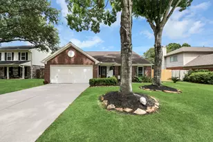 4005 Spring Meadow Dr, Pearland, TX 77584 - Photo 2