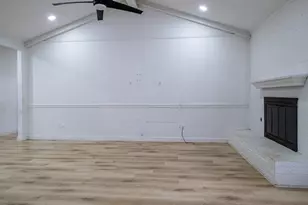 2106 Guinevere St, Arlington, TX 76014 - Photo 6