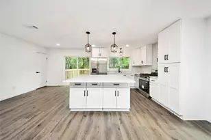 33 Kittiwake Ct, The Woodlands, TX 77380 - Photo 10