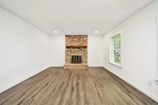 33 Kittiwake Ct, The Woodlands, TX 77380 - Photo 6