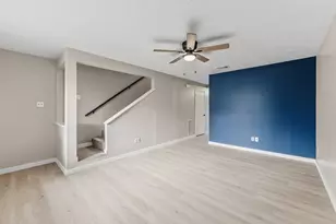 2521 Crosstimbers St, Huntsville, TX 77320 - Photo 4
