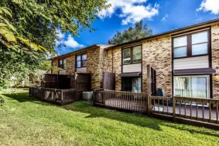 2521 Crosstimbers St, Huntsville, TX 77320 - Photo 14
