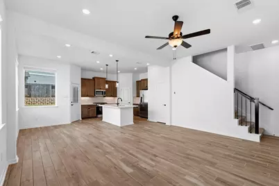 110 West Coralburst Loop, Montgomery, TX 77316 - Photo 2