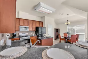 10022 Darrell Springs Ln, Tomball, TX 77375 - Photo 4