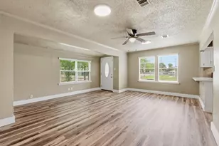 1109 E Walker St, League City, TX 77573 - Photo 8