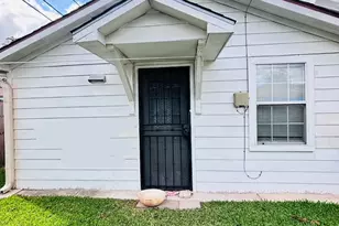7618 Linden St, Houston, TX 77012 - Photo 2