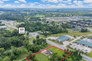 208 Barnes, Dayton, TX 77535 - Photo 2