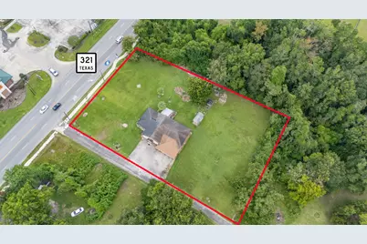 208 Barnes, Dayton, TX 77535 - Photo 4